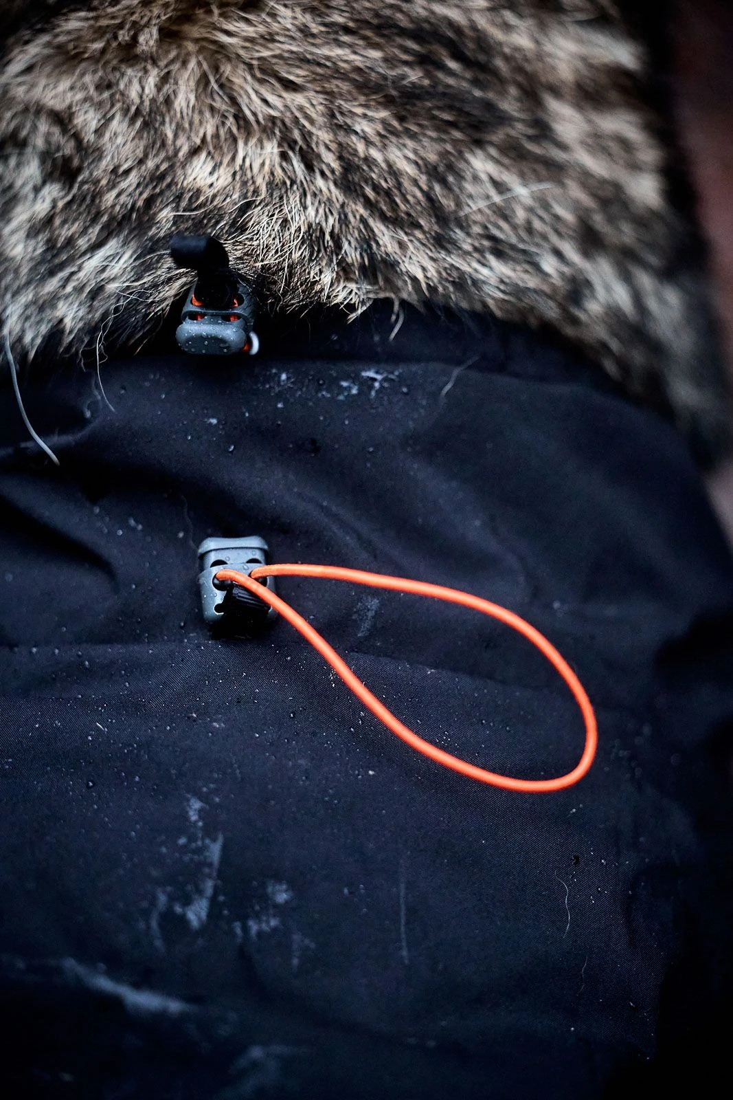 Non-Stop Trekking Regenmantel Schwarz 4 Non-Stop Trekking Regenmantel Schwarz – Bild 2