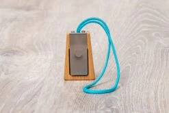 Treusinn Hundeclicker TONY Buche Massiv 5,5 X 3,5 Cm, Handschlaufe 13 Cm